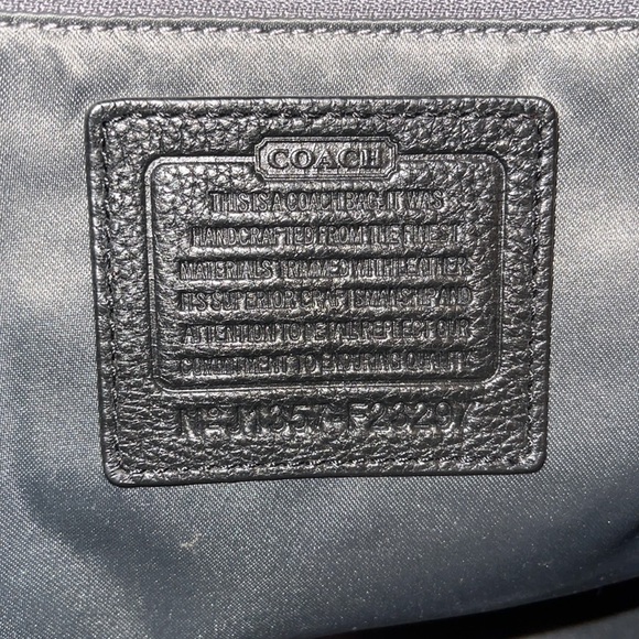 Coach Carrie Purse Black - Picture 4 of 5